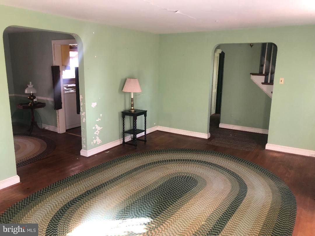 10 Green Ridge Road Yardley, PA 19067 - Photo 5 of 18 Living Room
