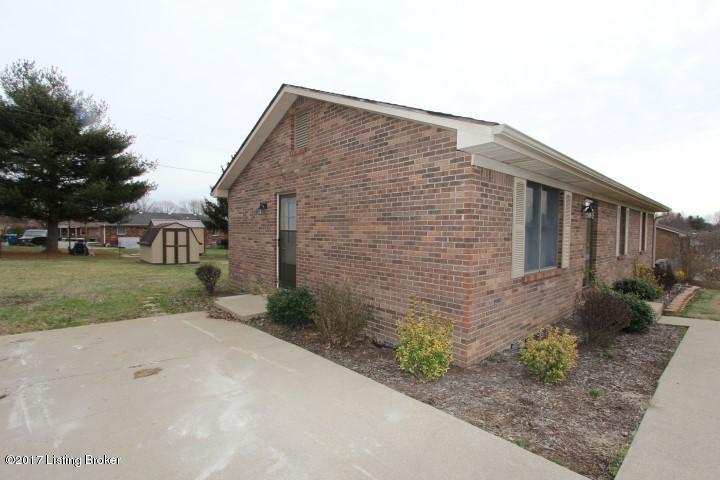 183 Hickory Road Lawrenceburg, KY 40342 - Photo 4 of 36 Front Left (2)