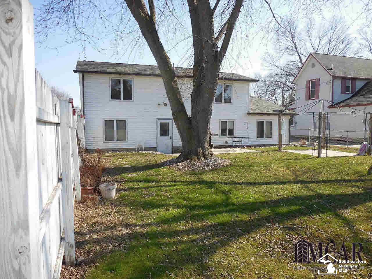 654 First Street Dundee, MI 48131 - Photo 4 of 16 21265545-3.JPG