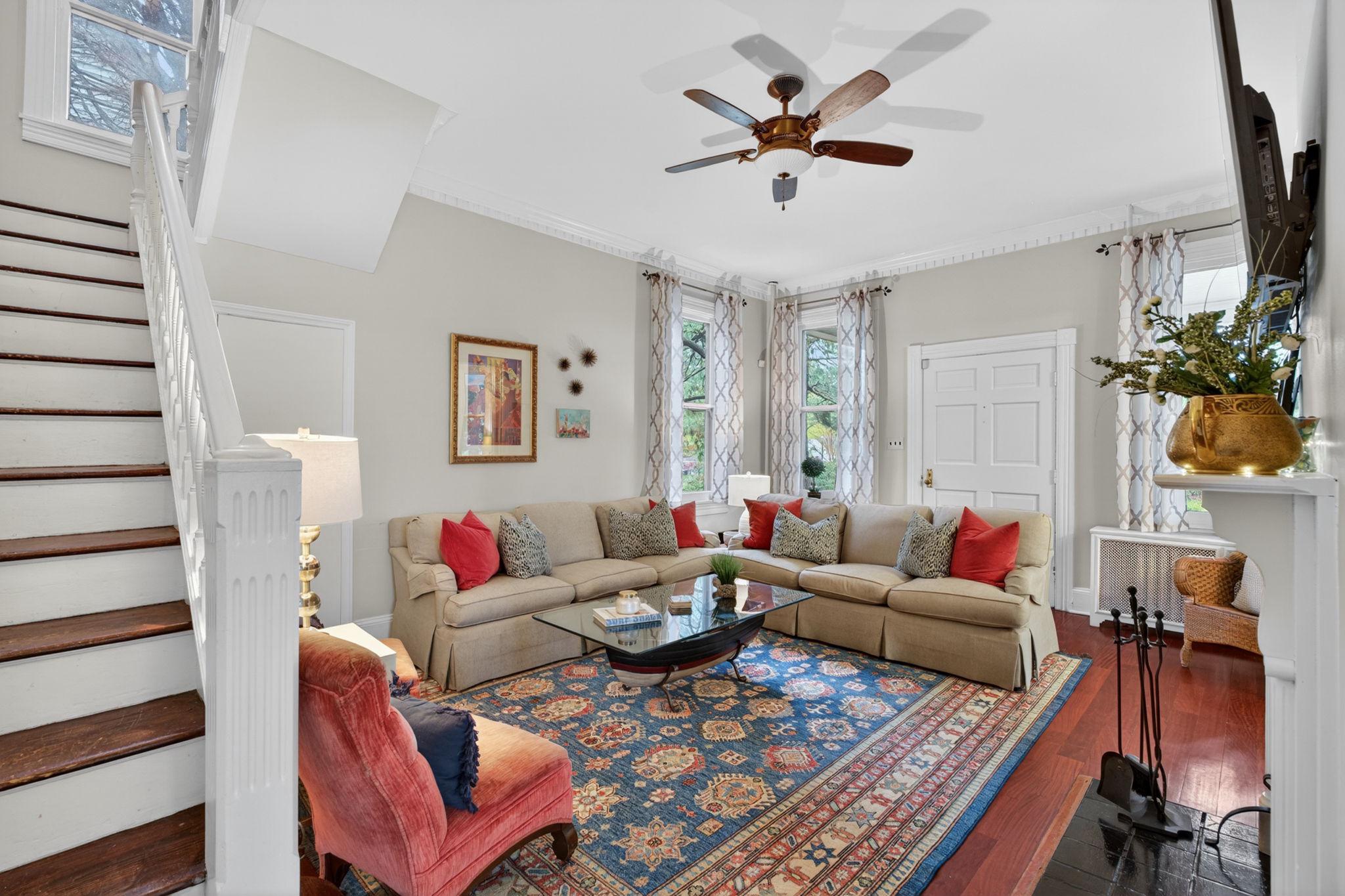 605 West Joppa Road Towson, MD 21204 - Photo 24 of 98 Living room with dental crown moulding.