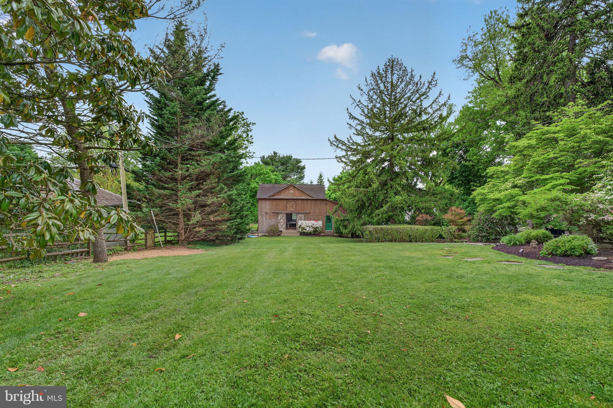 605 West Joppa Road Towson, MD 21204 - Photo 77 of 98 Spacious yard embraced by greenery.