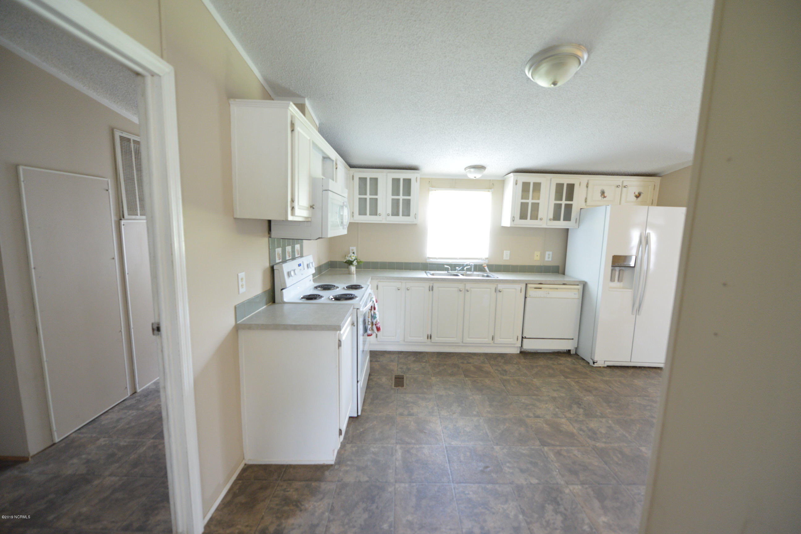 595 Five Mile Road Richlands, NC 28574 - Photo 21 of 35 Kitchen3