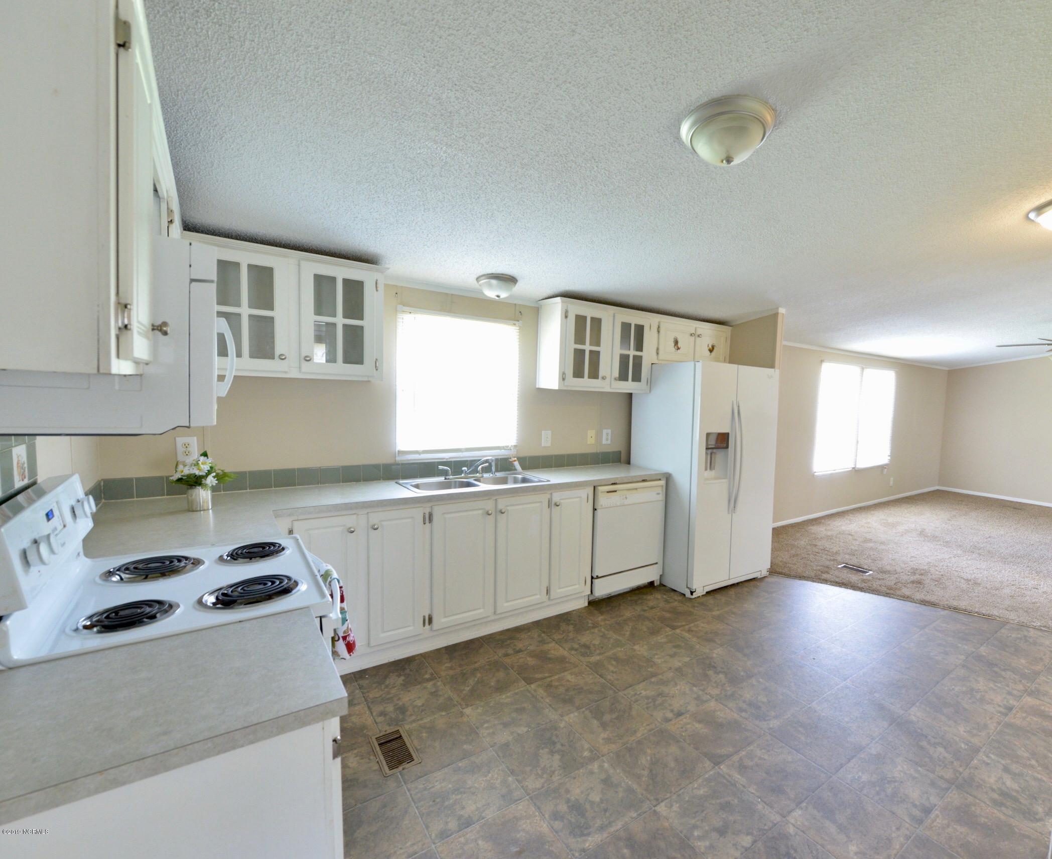 595 Five Mile Road Richlands, NC 28574 - Photo 22 of 35 Kitchen4