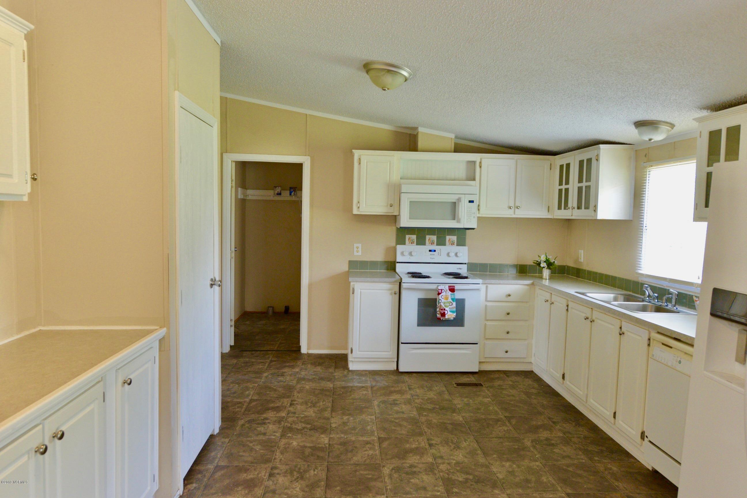 595 Five Mile Road Richlands, NC 28574 - Photo 23 of 35 kitchen5
