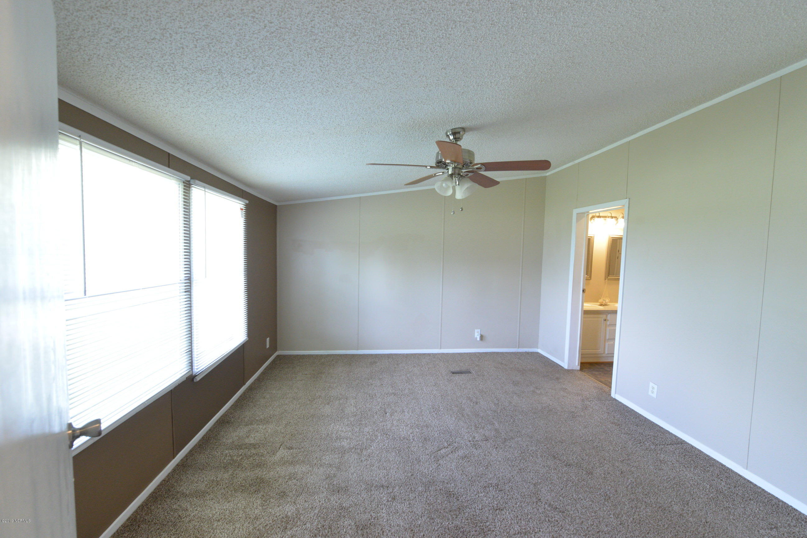595 Five Mile Road Richlands, NC 28574 - Photo 24 of 35 MasteBed4