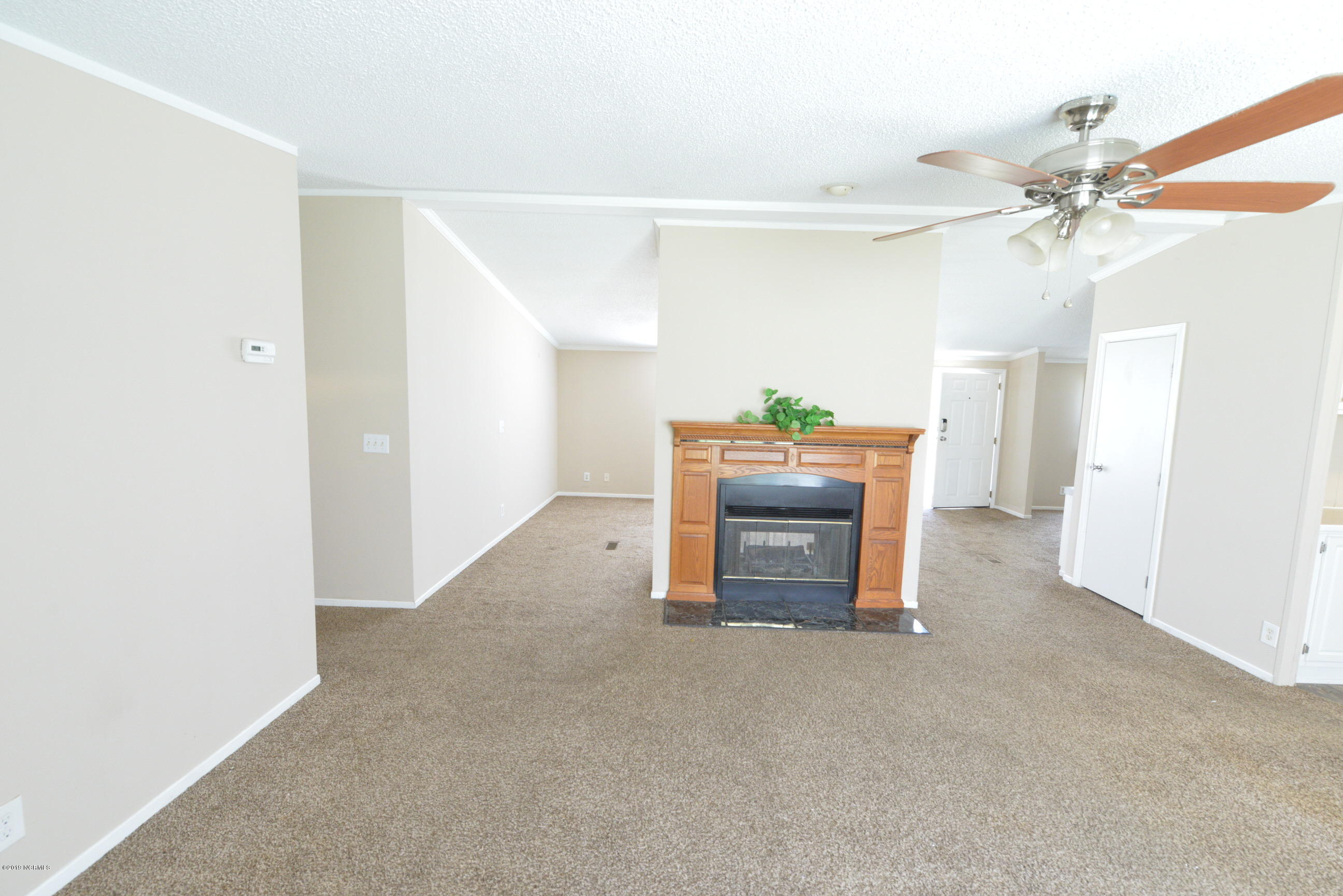 595 Five Mile Road Richlands, NC 28574 - Photo 5 of 35 Livingroom2