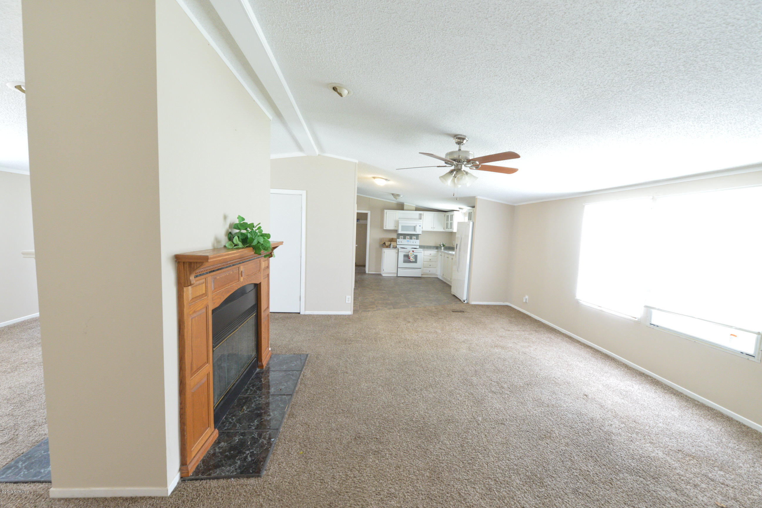 595 Five Mile Road Richlands, NC 28574 - Photo 7 of 35 Livingroom1