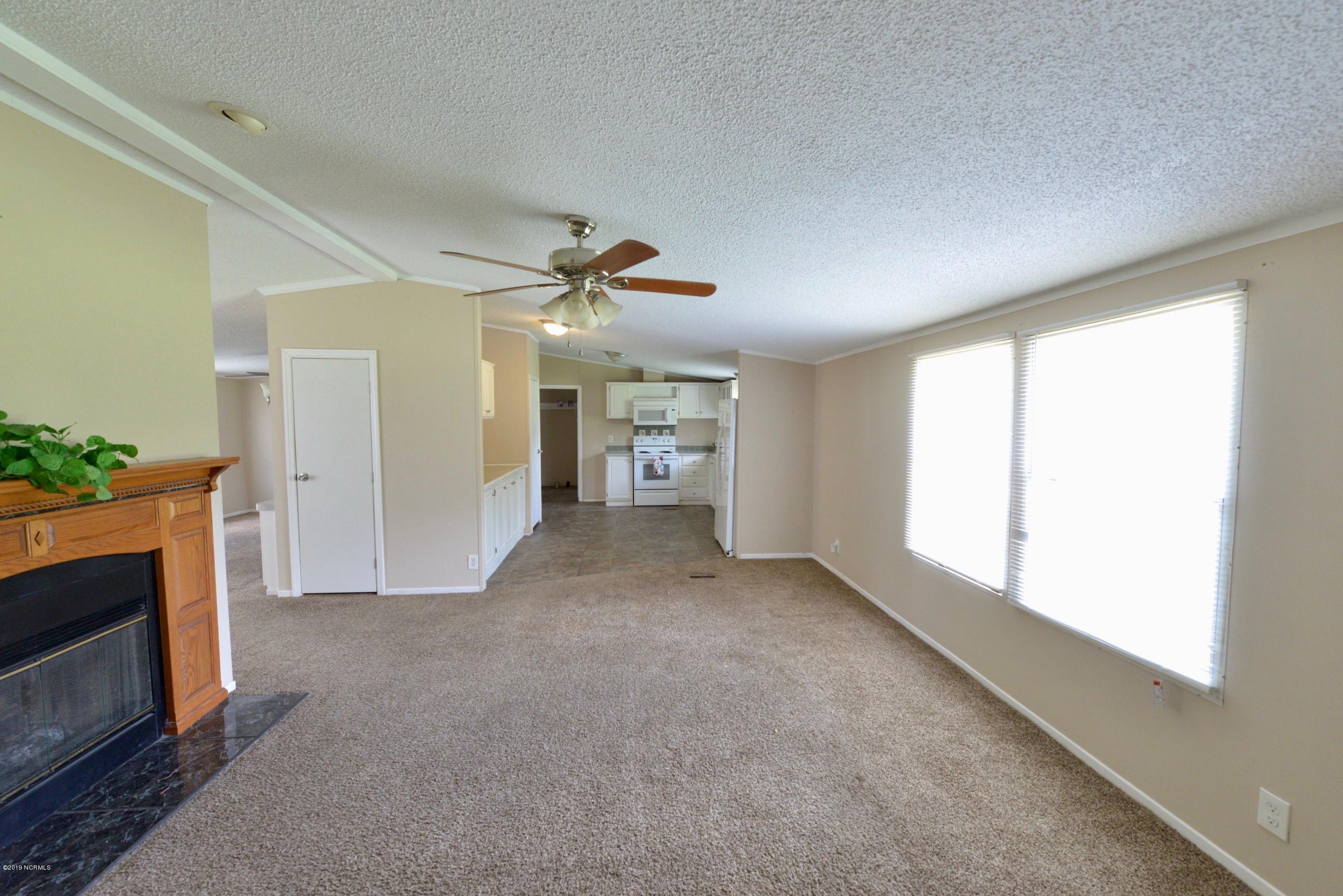 595 Five Mile Road Richlands, NC 28574 - Photo 8 of 35 LivingKitchen