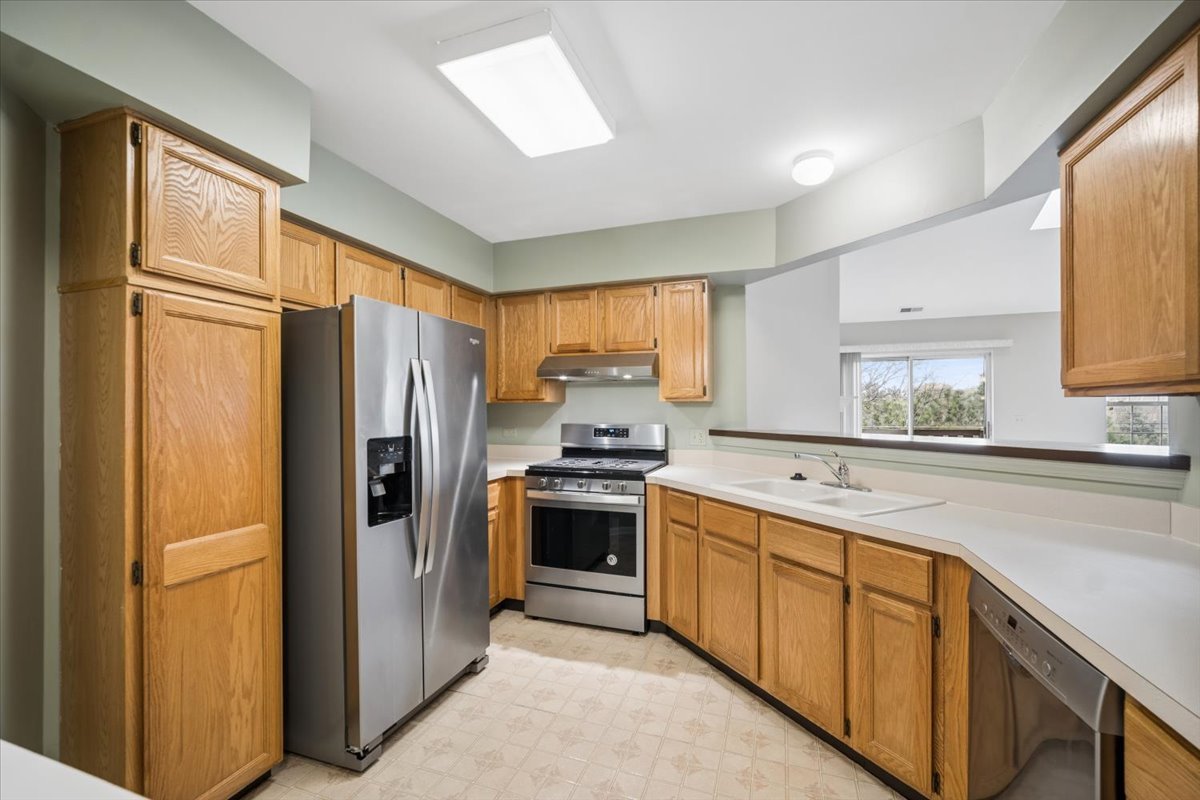 1987 North Silver Lake Road Arlington Heights, IL 60004 - Photo 4 of 16