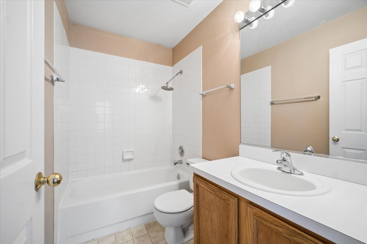 1987 North Silver Lake Road Arlington Heights, IL 60004 - Photo 6 of 16