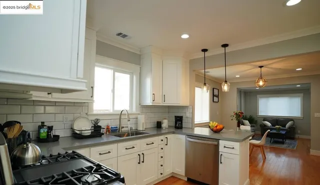 $998,000 | 976 53rd Street, Emeryville, CA 94608