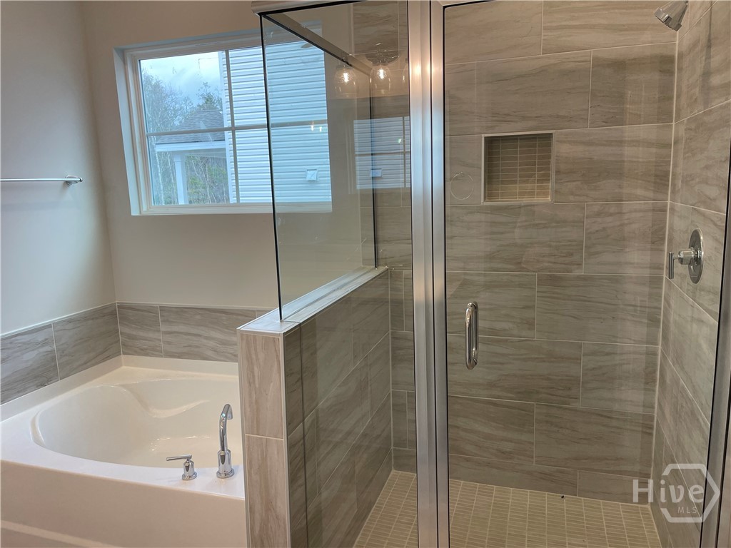 158 Como Drive Pooler, GA 31322 - Photo 7 of 21 Primary Bath