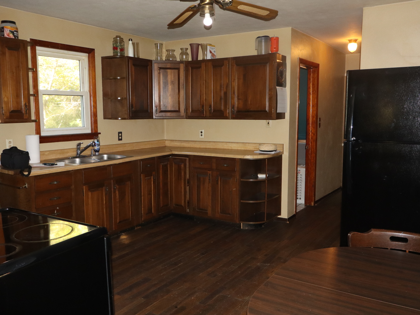 535 Golf Road Streator, IL 61364 - Photo 15 of 31 a kitchen with stainless steel appliances granite countertop a sink a stove a refrigerator and island with wooden floor