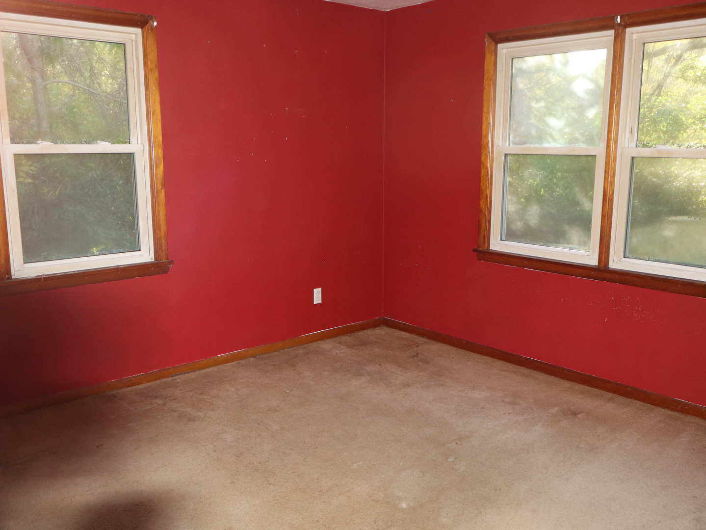 535 Golf Road Streator, IL 61364 - Photo 18 of 31 view of an empty room with a window