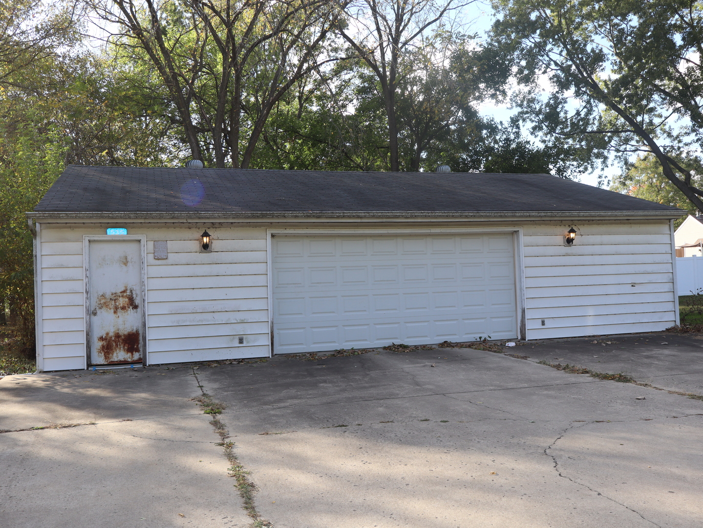 535 Golf Road Streator, IL 61364 - Photo 2 of 31 a view of a house with a garage