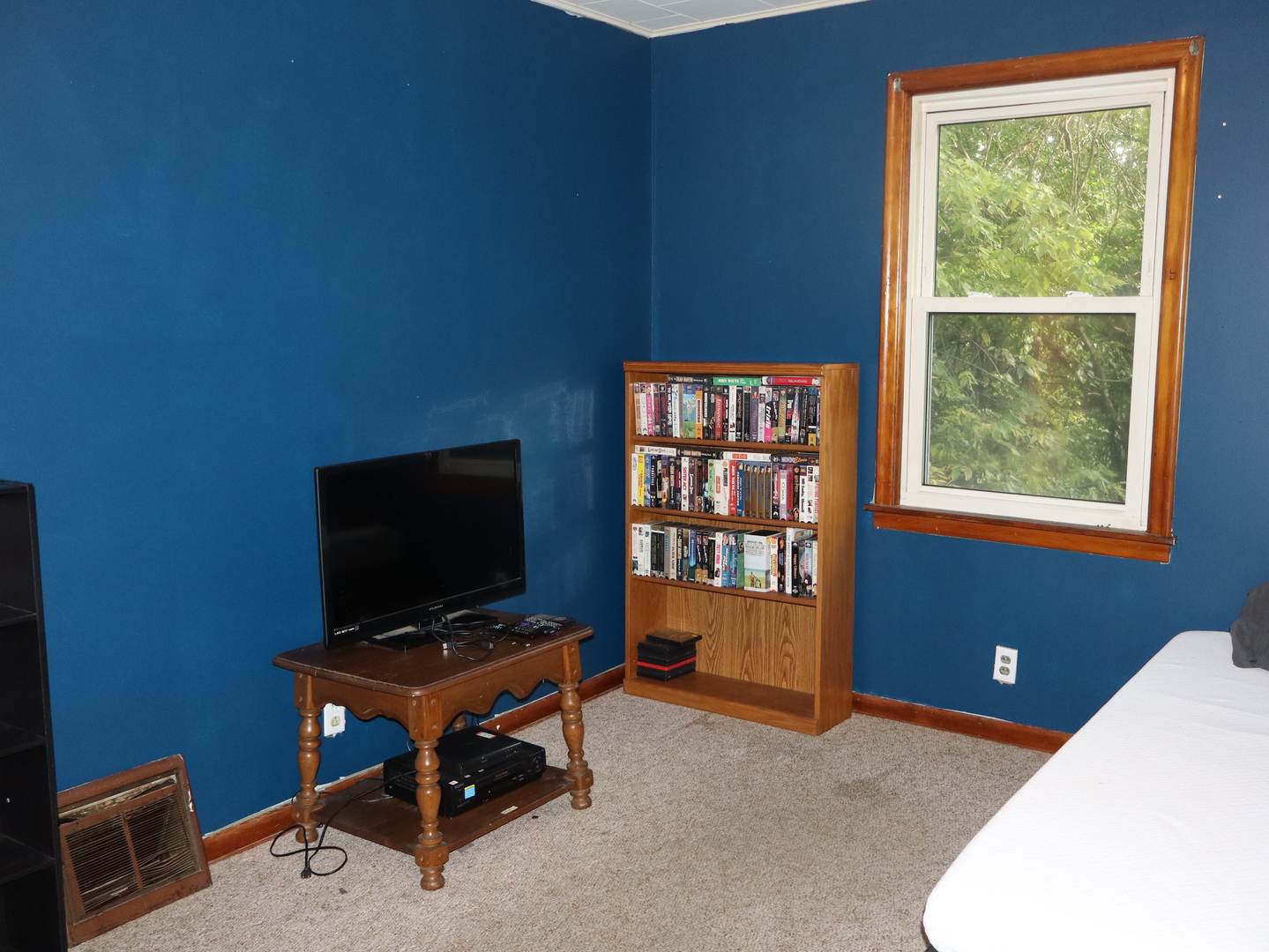 535 Golf Road Streator, IL 61364 - Photo 21 of 31 a view of a workspace with furniture and a window