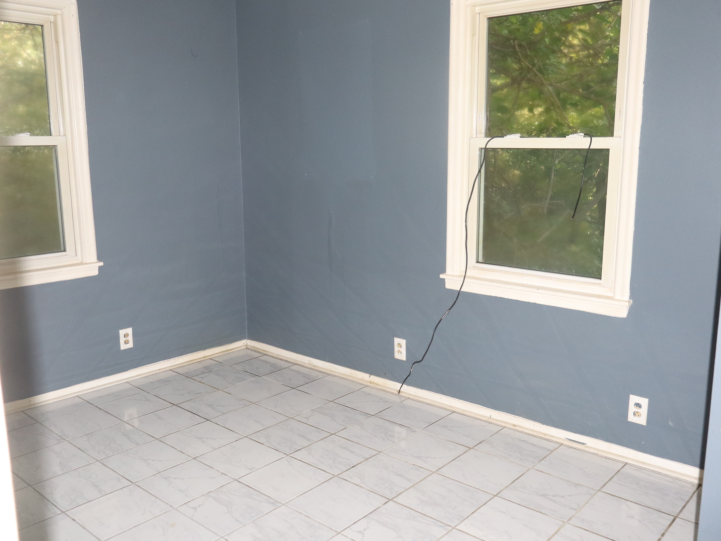 535 Golf Road Streator, IL 61364 - Photo 24 of 31 a view of an empty room with window