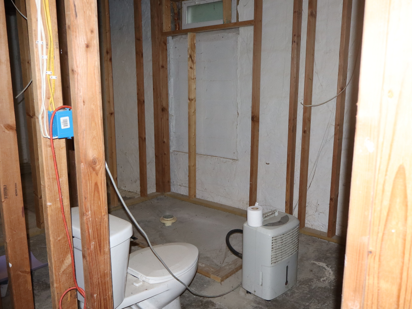 535 Golf Road Streator, IL 61364 - Photo 29 of 31 a bathroom with a toilet