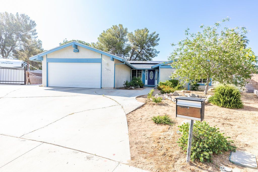 737 Scott Circle Ridgecrest, CA 93555 - Photo 4 of 49 a house view with a outdoor space