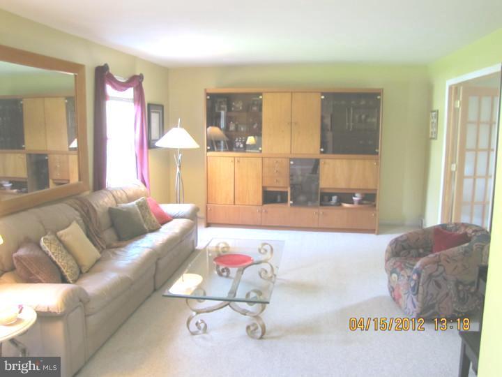 67 Rotterdam Road West Holland, PA 18966 - Photo 3 of 25 Living Room