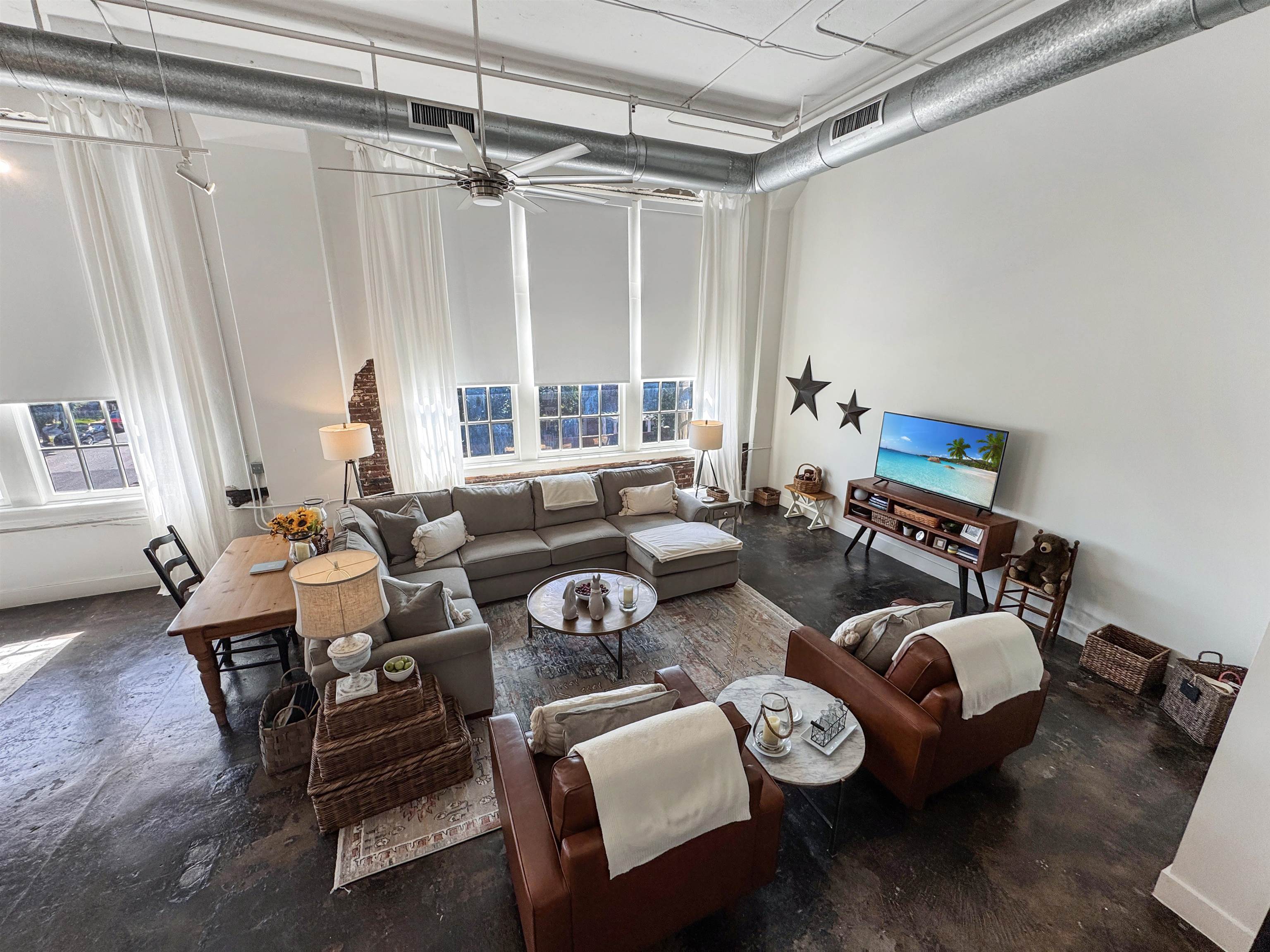505 Tennessee Street, Unit 213 Memphis, TN 38103 - Photo 4 of 33 a living room with furniture and a window