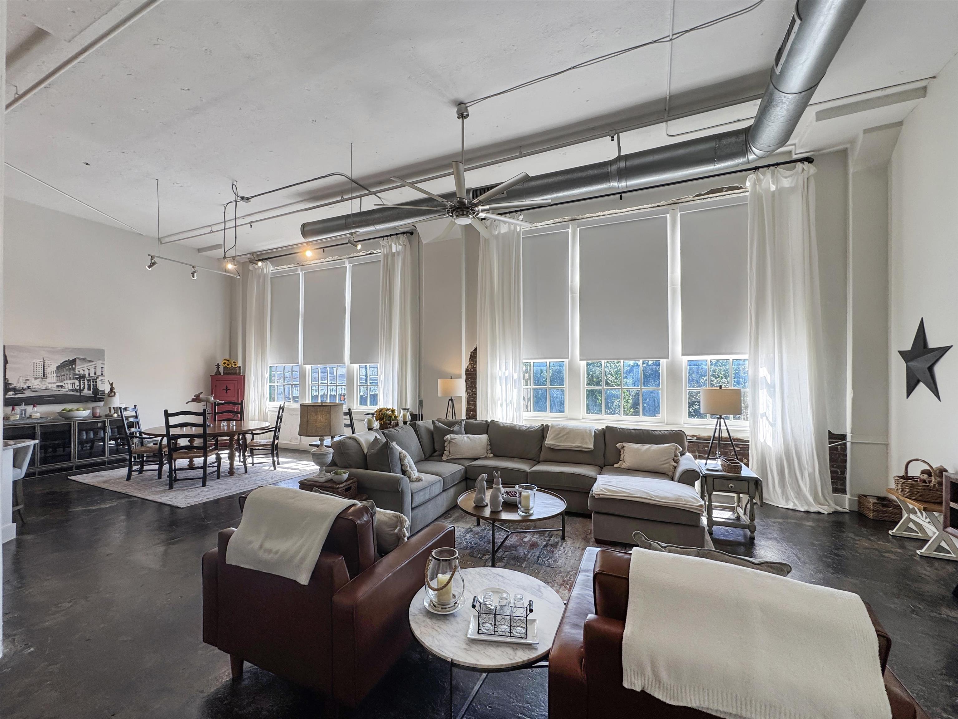 505 Tennessee Street, Unit 213 Memphis, TN 38103 - Photo 6 of 33 a living room with furniture and a large window