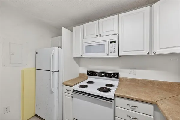 $140,000 | 1398 Shady Pine Way, Unit A1, Tarpon Springs, FL 34688