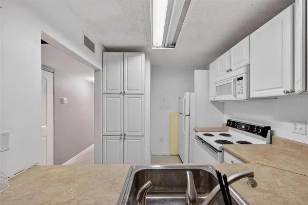 $140,000 | 1398 Shady Pine Way, Unit A1, Tarpon Springs, FL 34688