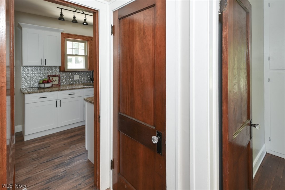 992 Montford Road Cleveland Heights, OH 44121 - Photo 10 of 29