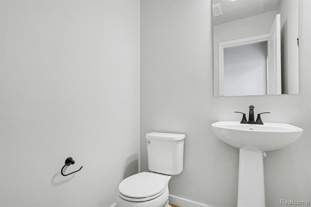 1209 Lockes Street Howell, MI 48843 - Photo 9 of 27