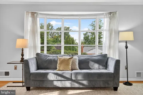 $1,250,000 | 915 North Overlook Drive, Alexandria, VA 22305
