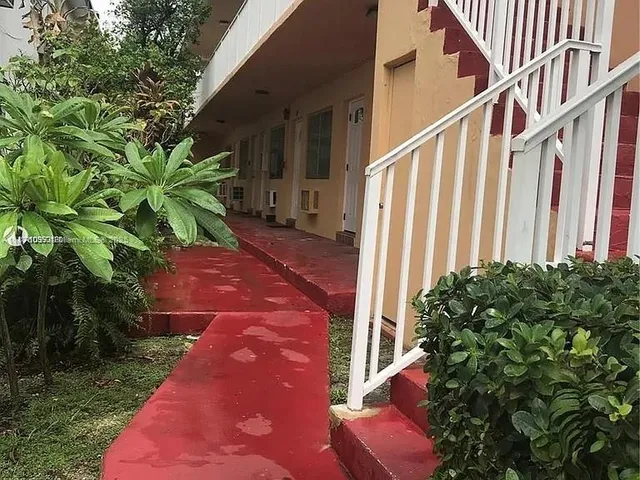 $160,000 | 7720 Harding Avenue, Unit 4, Miami Beach, FL 33141