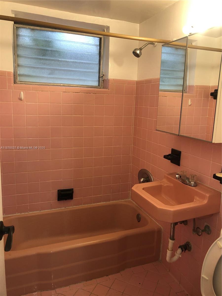 7720 Harding Avenue, Unit 4 Miami Beach, FL 33141 - Photo 5 of 8