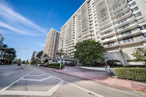 $669,000 | 5701 Collins Avenue, Unit 1415, Miami Beach, FL 33140