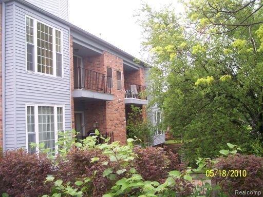 1625 Huntington Park Rochester, MI 48309 - Photo 2 of 6 Back