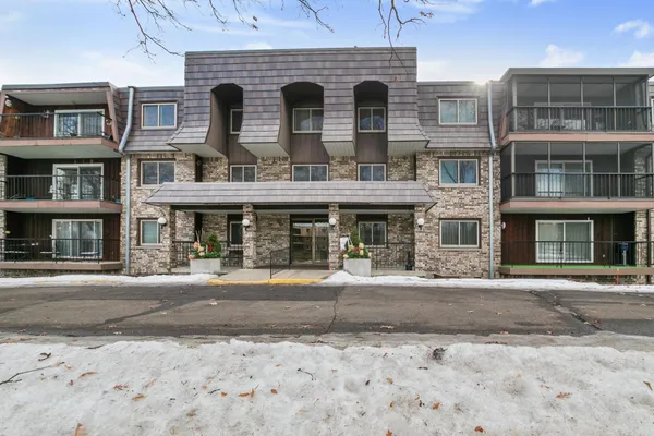 $185,000 | 260 Westview Drive, Unit 213, West St. Paul, MN 55118