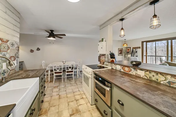 $185,000 | 260 Westview Drive, Unit 213, West St. Paul, MN 55118