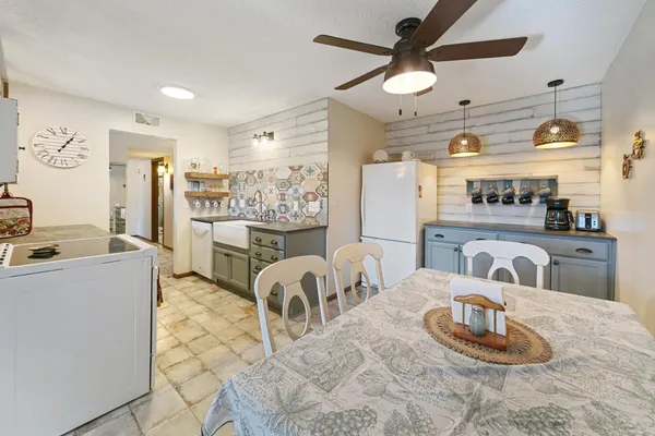 $185,000 | 260 Westview Drive, Unit 213, West St. Paul, MN 55118