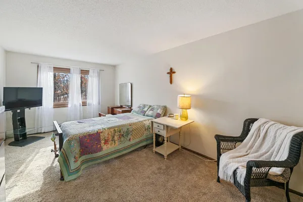 $185,000 | 260 Westview Drive, Unit 213, West St. Paul, MN 55118