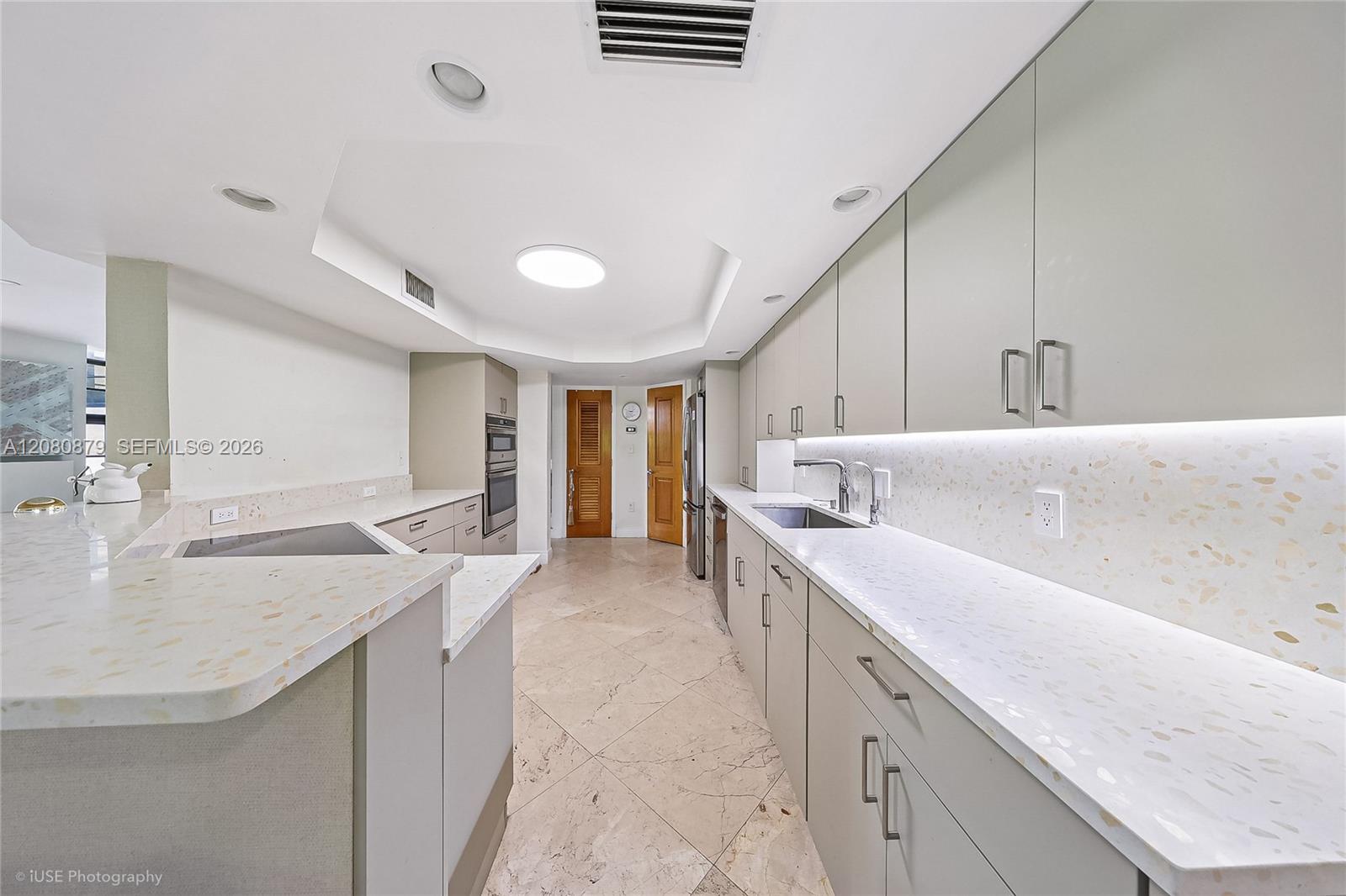 596 Fernwood Road, Unit B Key Biscayne, FL 33149 - Photo 8 of 45 Gallery Image 8