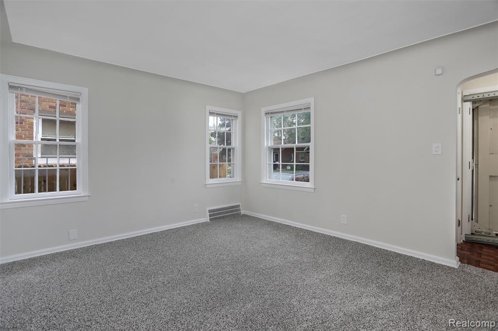 16713 Rutherford Street Detroit, MI 48235 - Photo 3 of 17