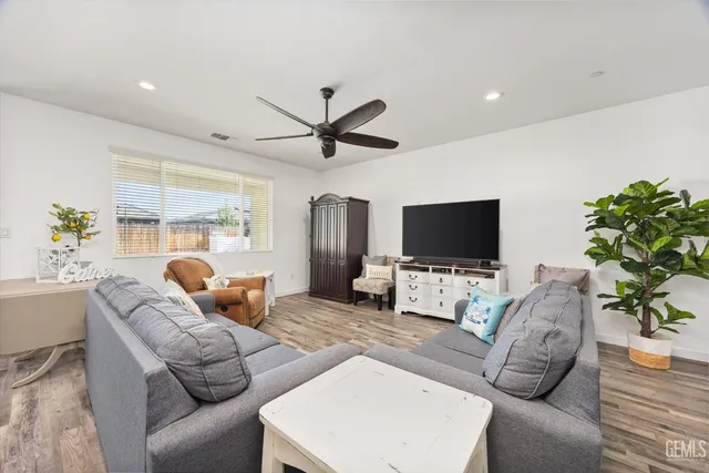 a bedroom with a bed and a dresser in it