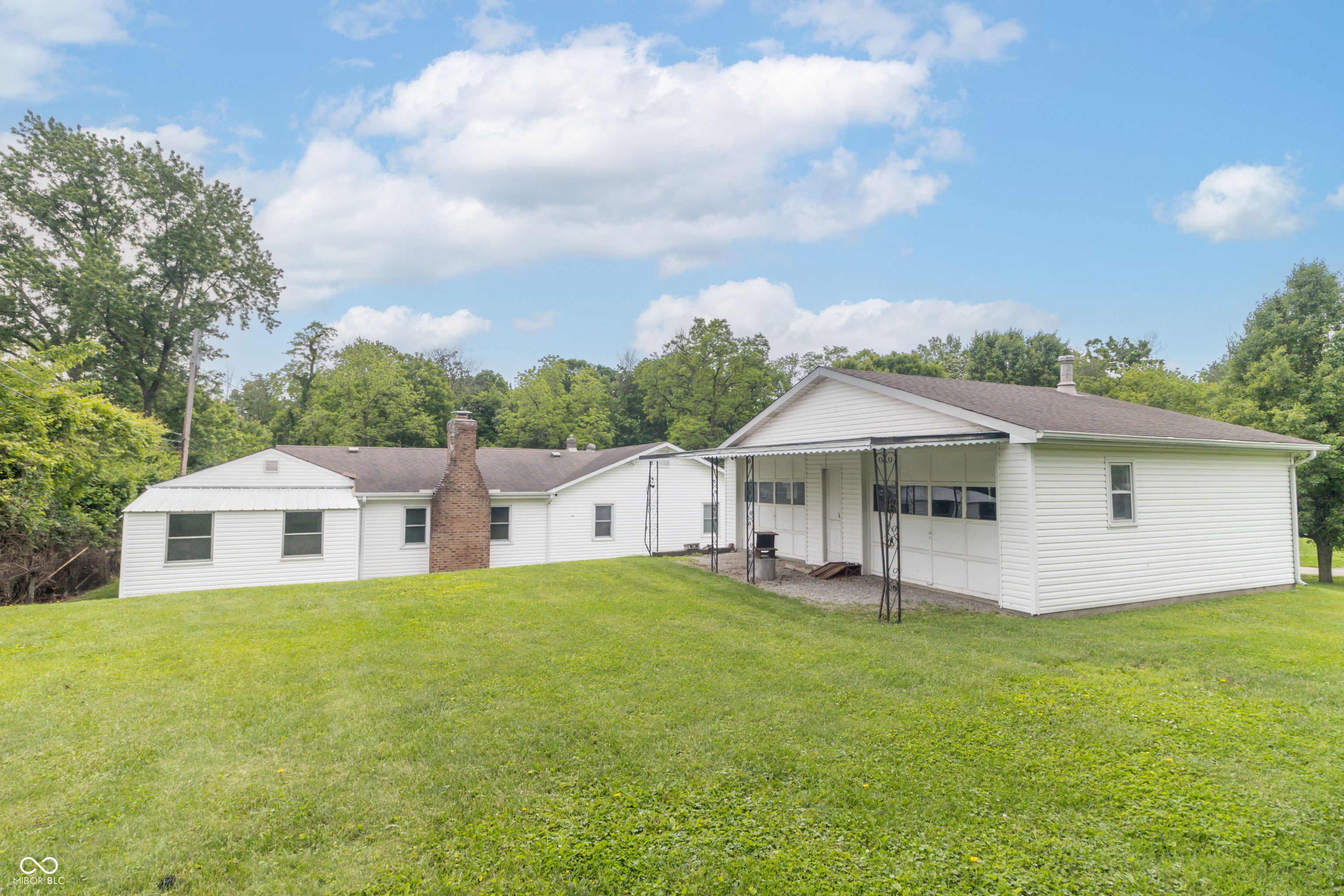 405 South Old Trails Road Indianapolis, IN 46219 - Photo 5 of 37 Gallery Image 5