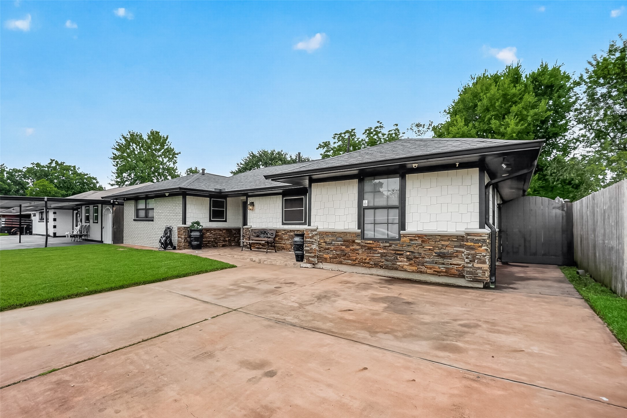 810 Creager Street Houston, TX 77034 - Photo 4 of 34