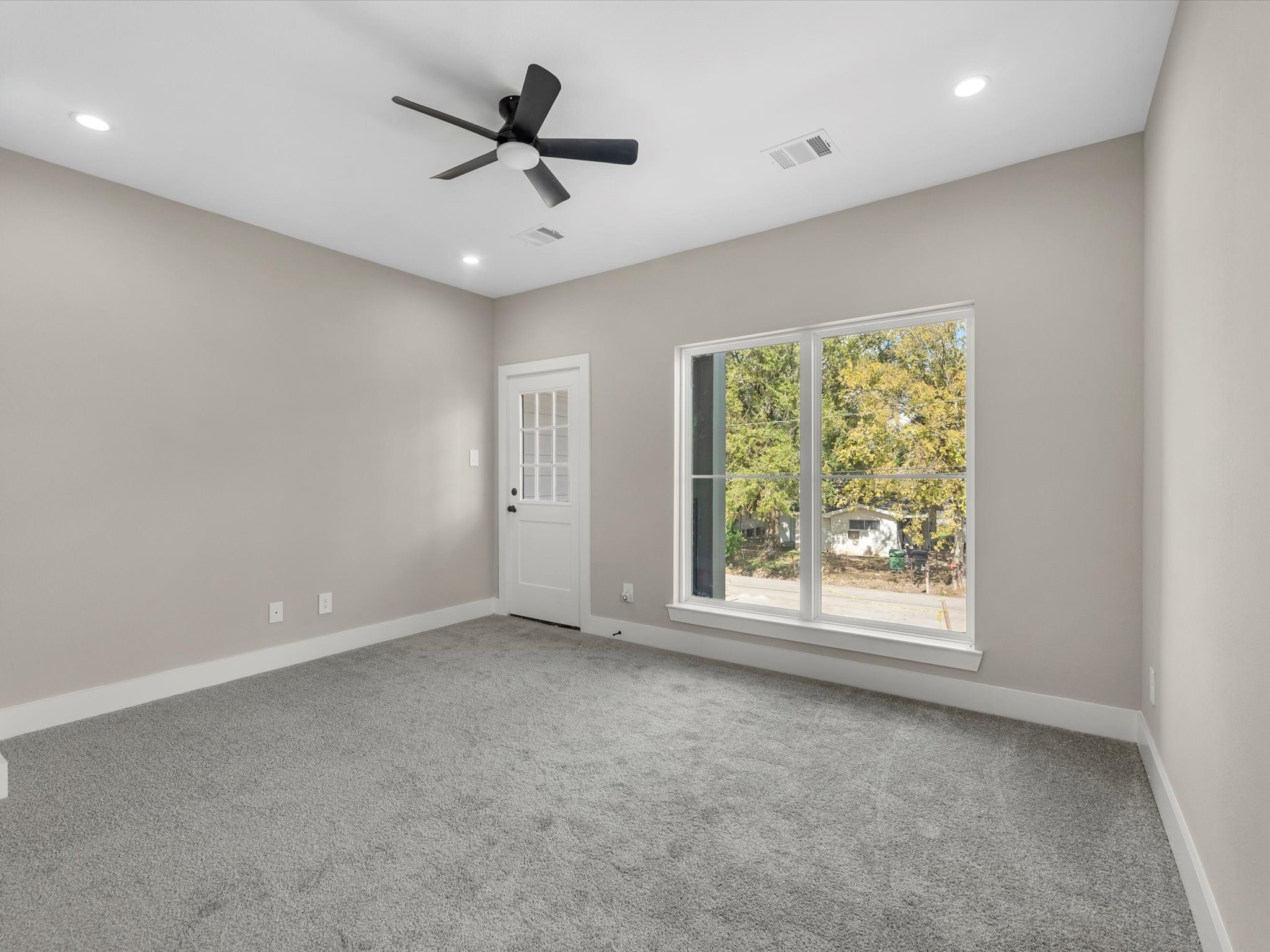7802 Queen Street, Unit A Houston, TX 77028 - Photo 14 of 40 a view of an empty room with a window