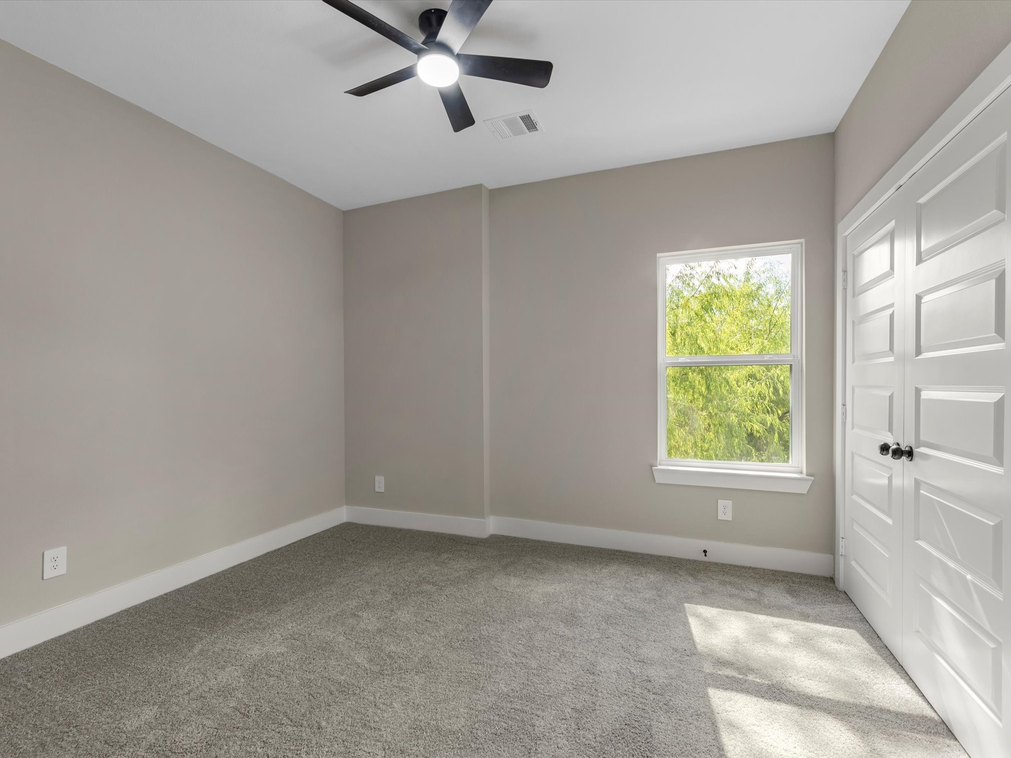 7802 Queen Street, Unit A Houston, TX 77028 - Photo 19 of 40 an empty room with a window