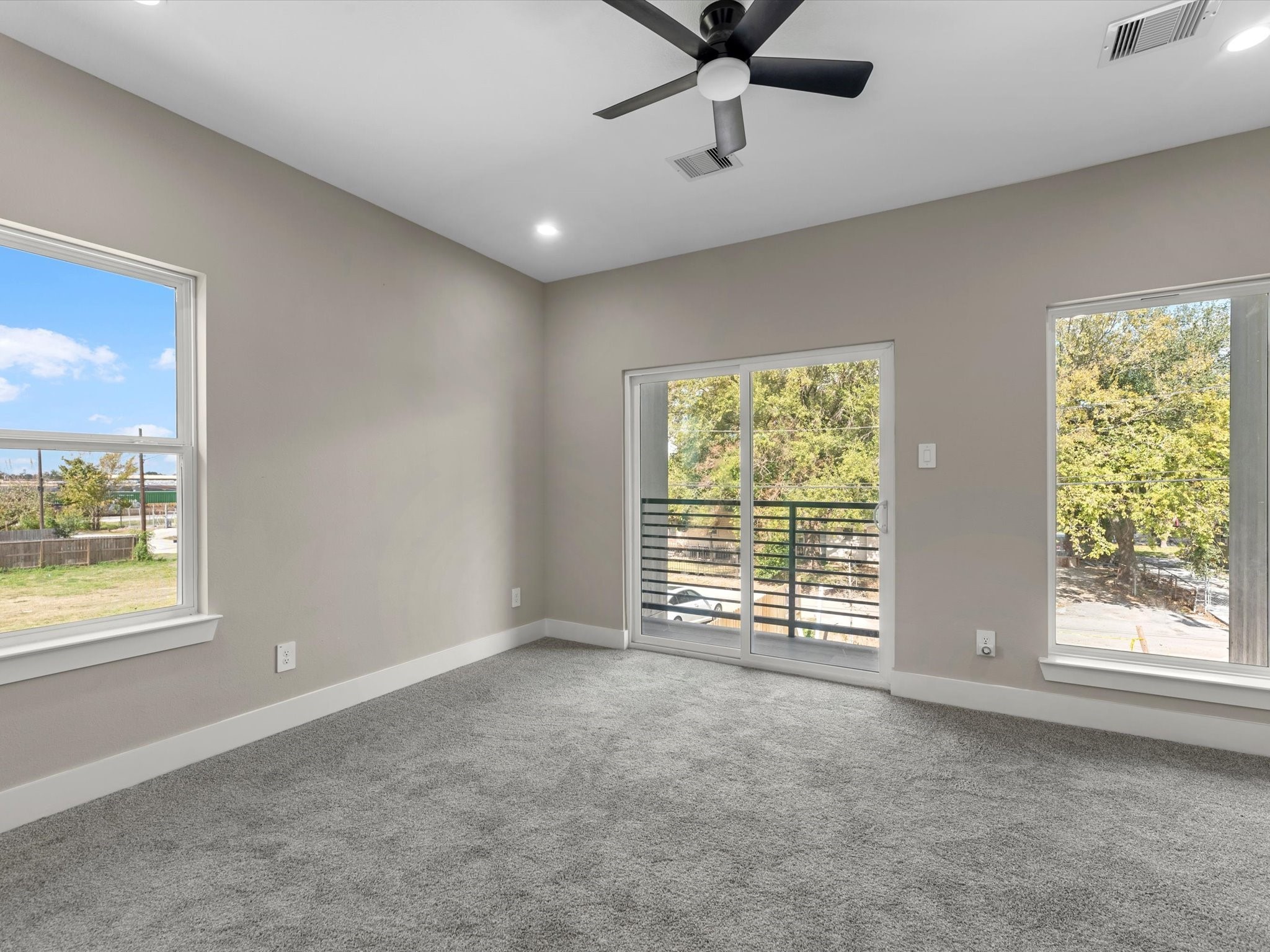 7802 Queen Street, Unit A Houston, TX 77028 - Photo 32 of 40 a view of an empty room with a window