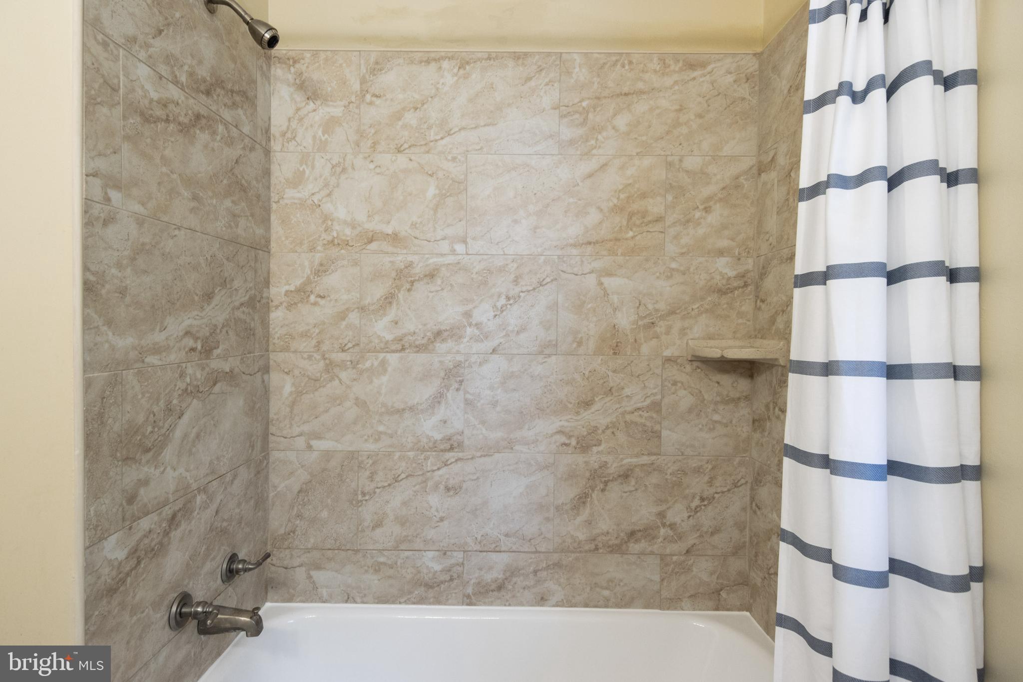 601 Squires Road Towson, MD 21286 - Photo 19 of 47 Hall Bath with ceramic surround.