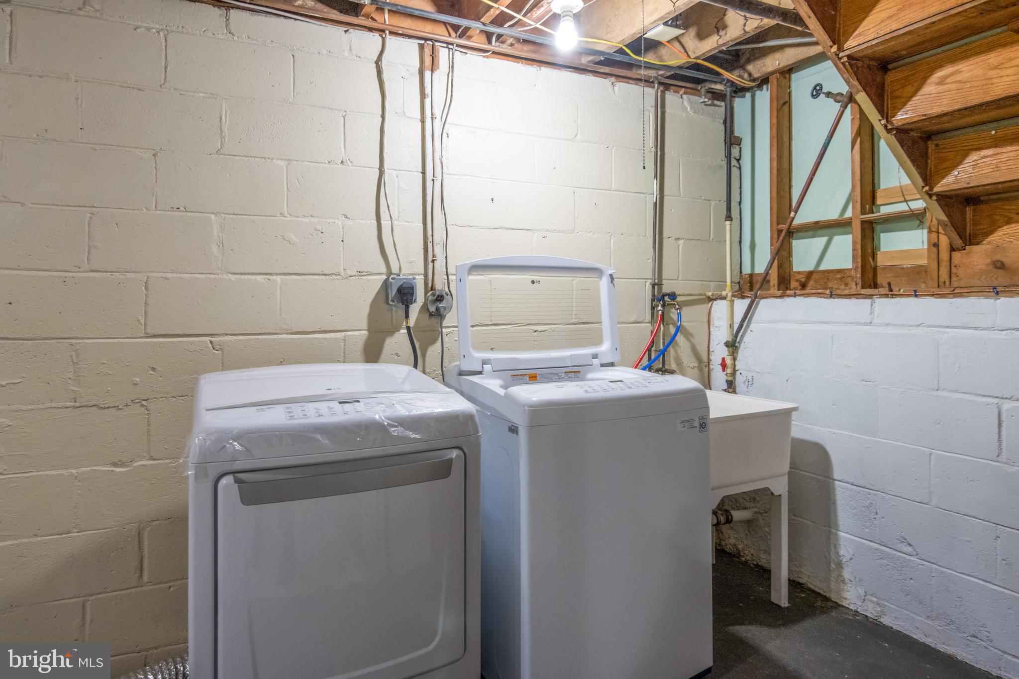 601 Squires Road Towson, MD 21286 - Photo 32 of 47 Recently installed washer and dryer in lower level