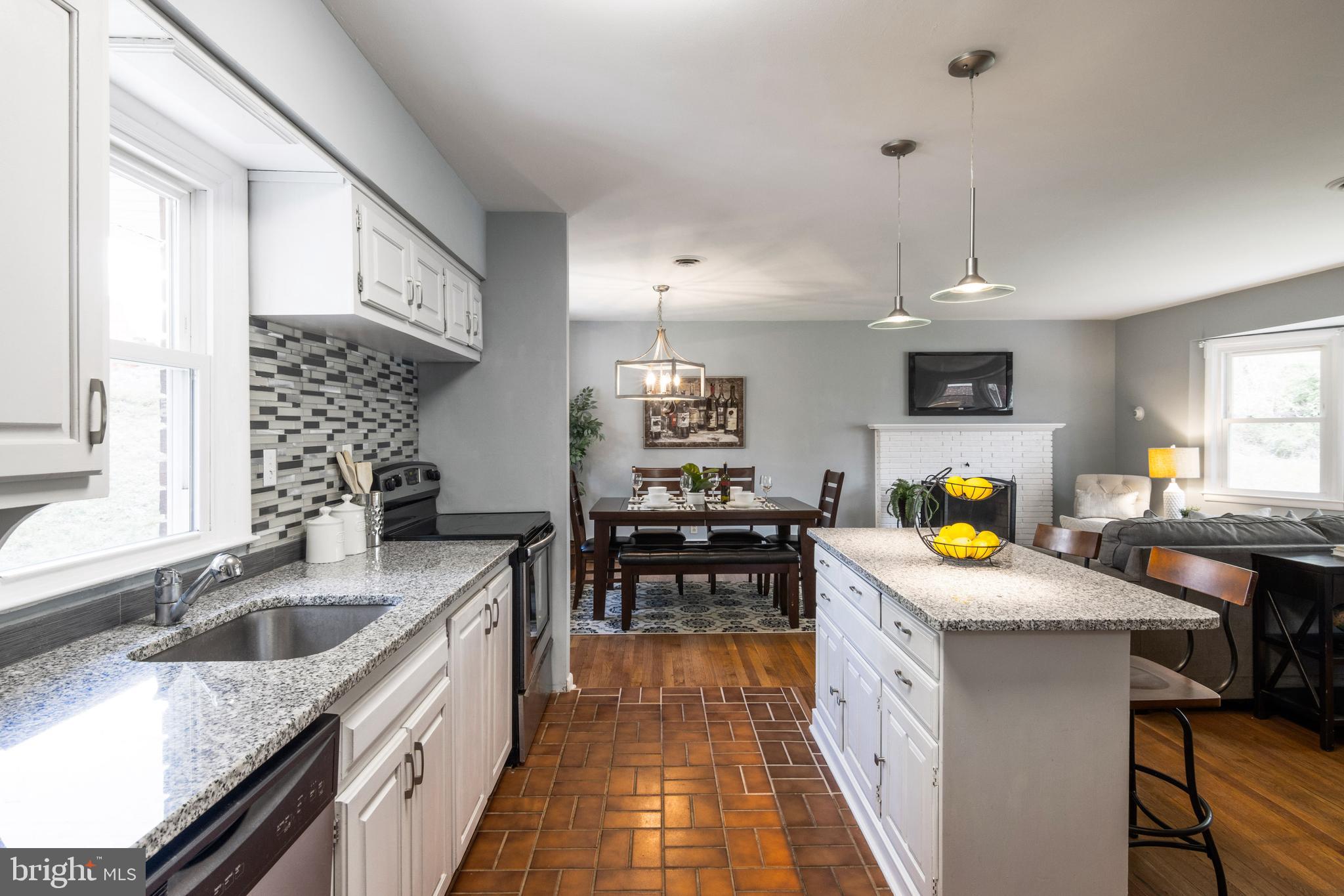 601 Squires Road Towson, MD 21286 - Photo 7 of 47 Updated Kitchen with Island Seating